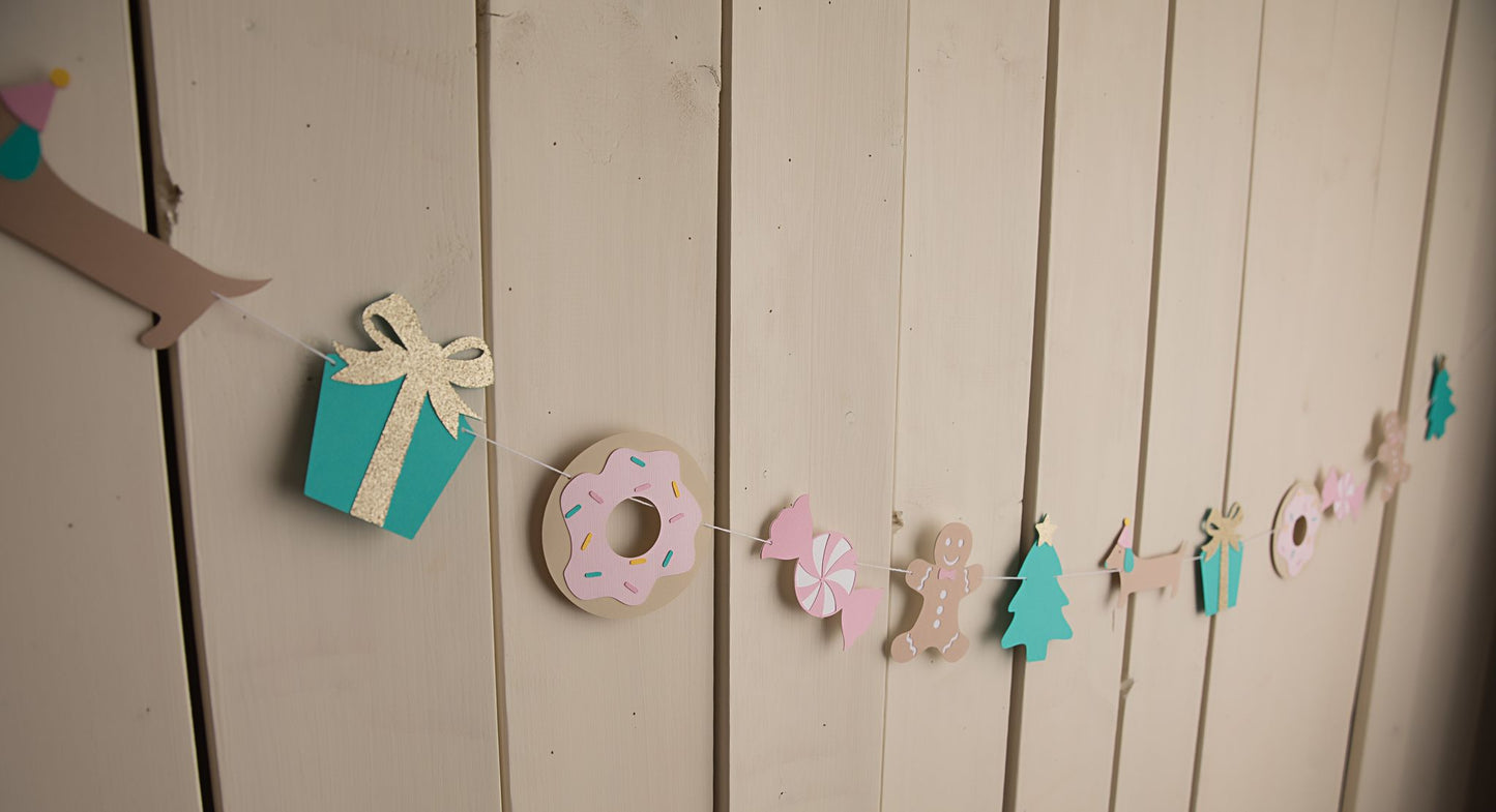 Christmas Fun Garland - glitterpaperscissors