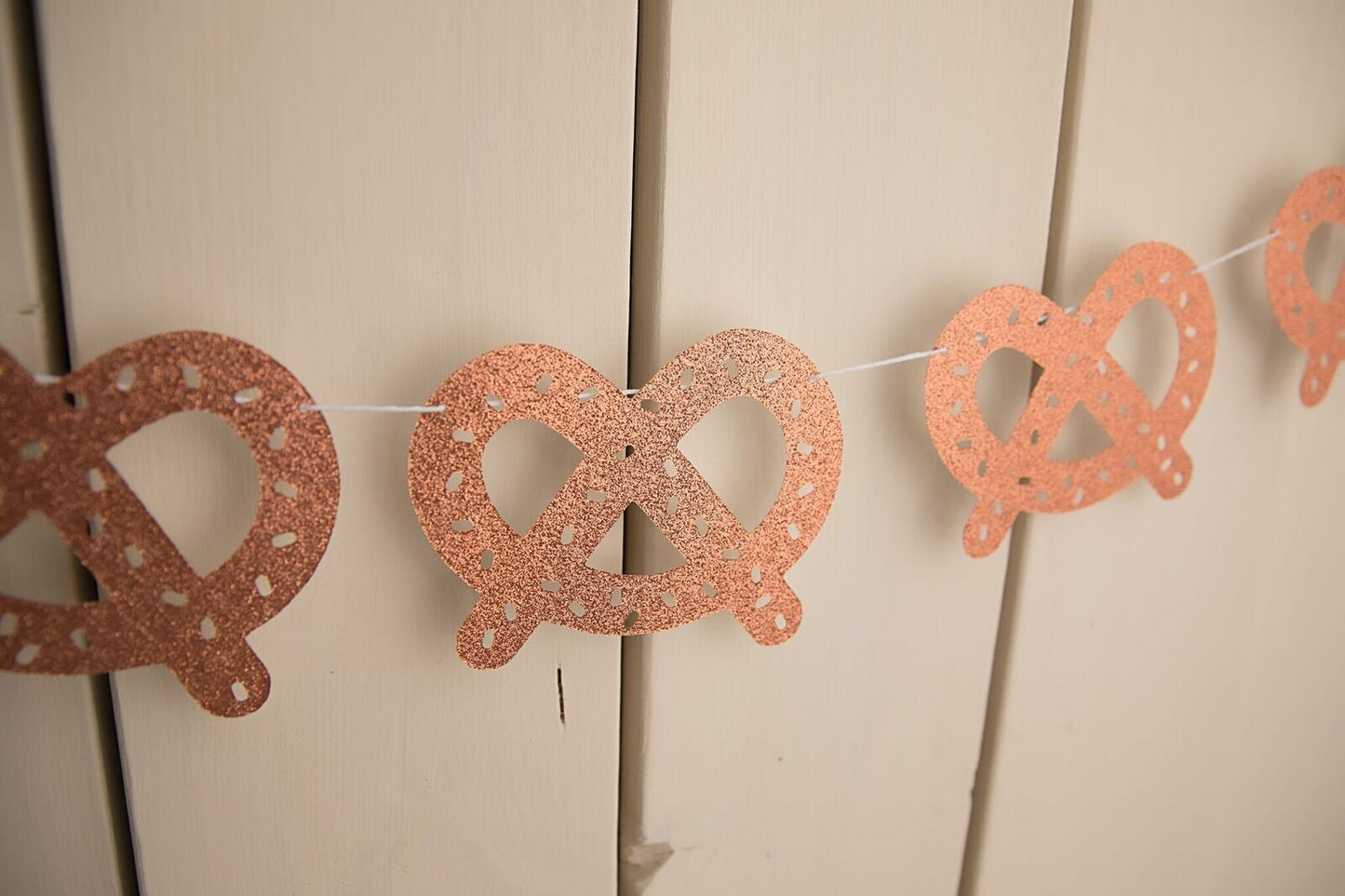 Pretzel Garland - glitterpaperscissors