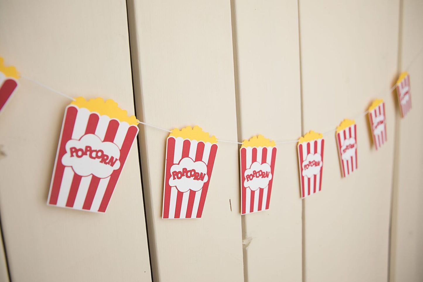 Popcorn Garland - glitterpaperscissors