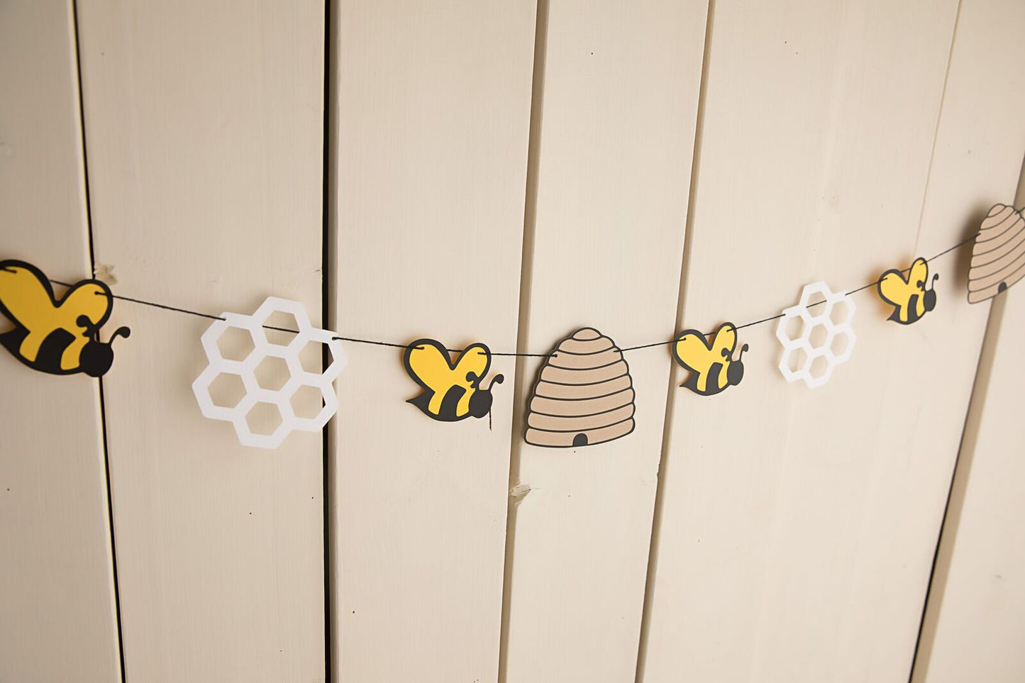 Bee Garland - glitterpaperscissors