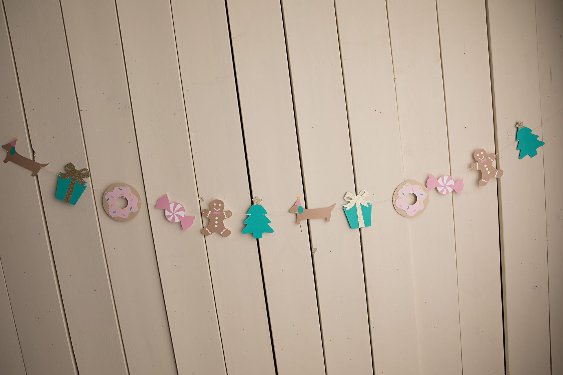 Christmas Fun Garland - glitterpaperscissors
