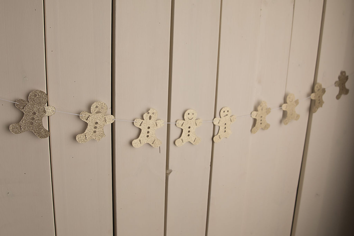 Gingerbread Men Garland - glitterpaperscissors