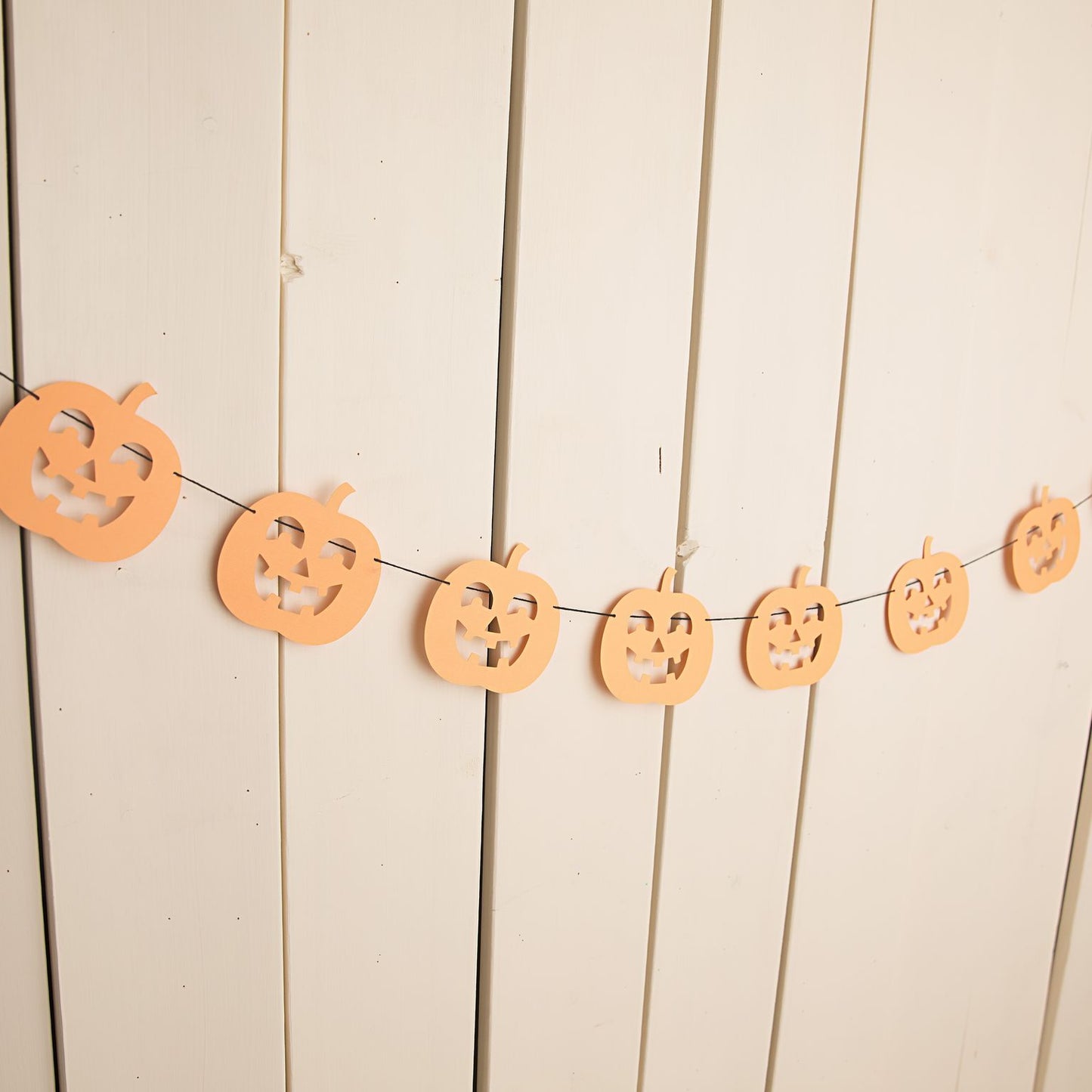 Halloween Paper Garland - glitterpaperscissors