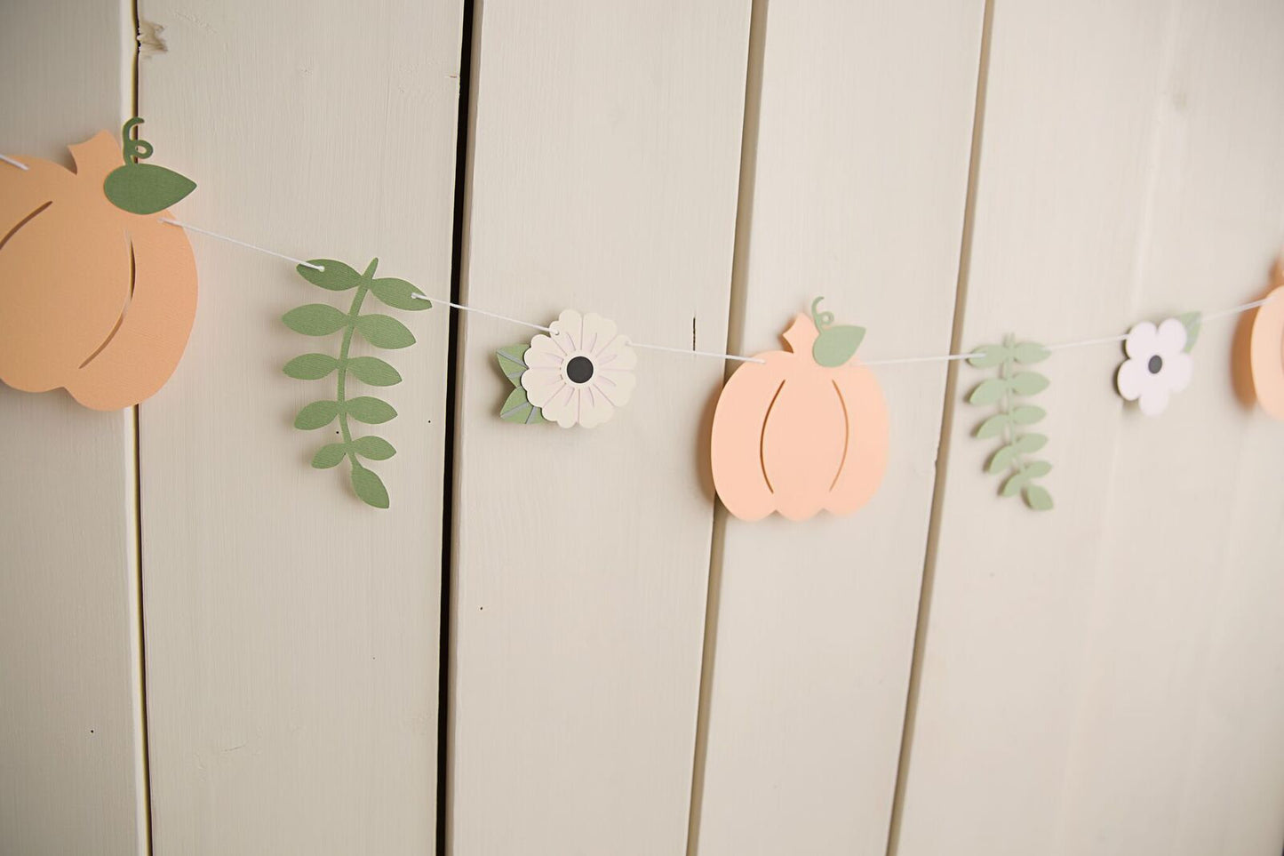 Pumpkin Garland - glitterpaperscissors