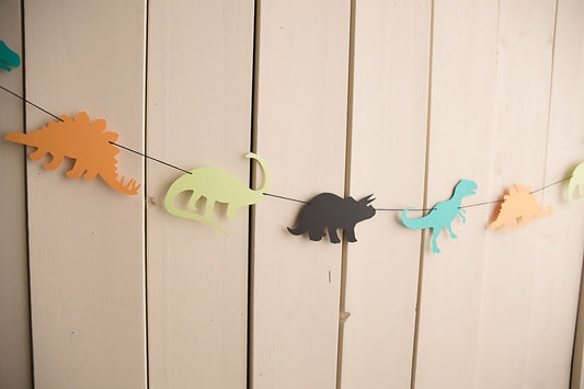Dinosaur Garland - glitterpaperscissors