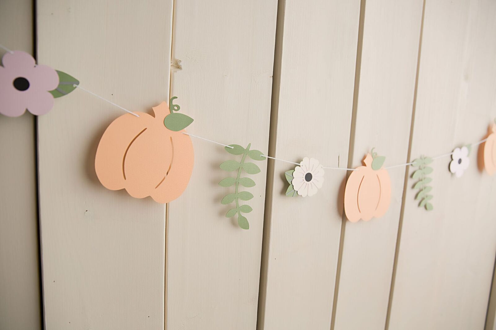 Pumpkin Garland - glitterpaperscissors