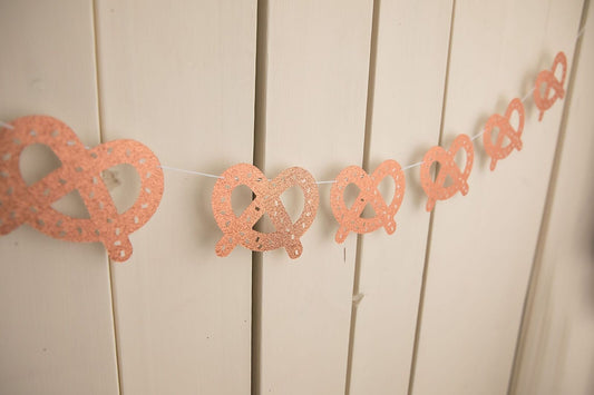 Pretzel Garland - glitterpaperscissors