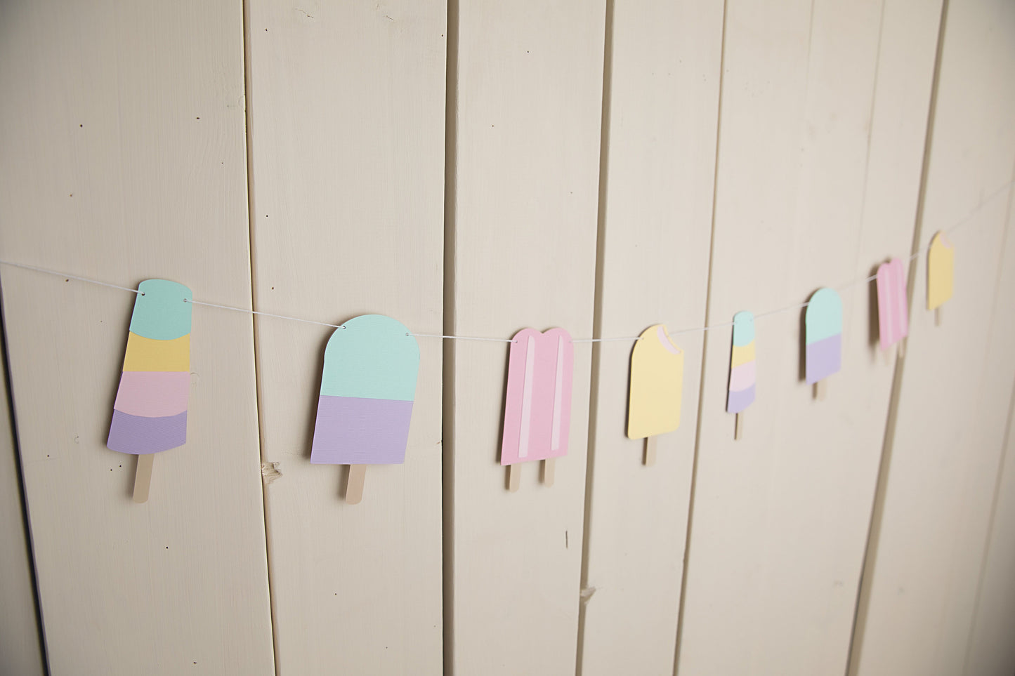 Popsicle Paper Garland - glitterpaperscissors