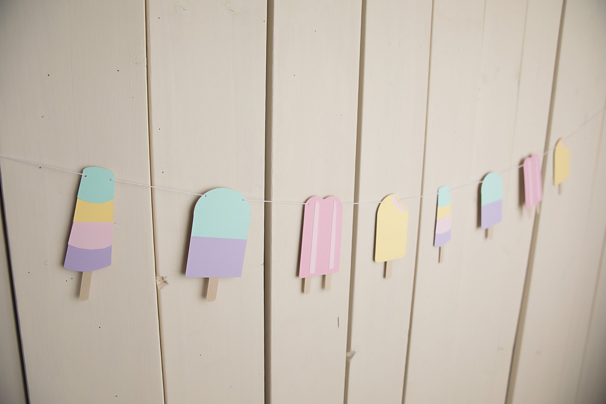 Popsicle Paper Garland - glitterpaperscissors