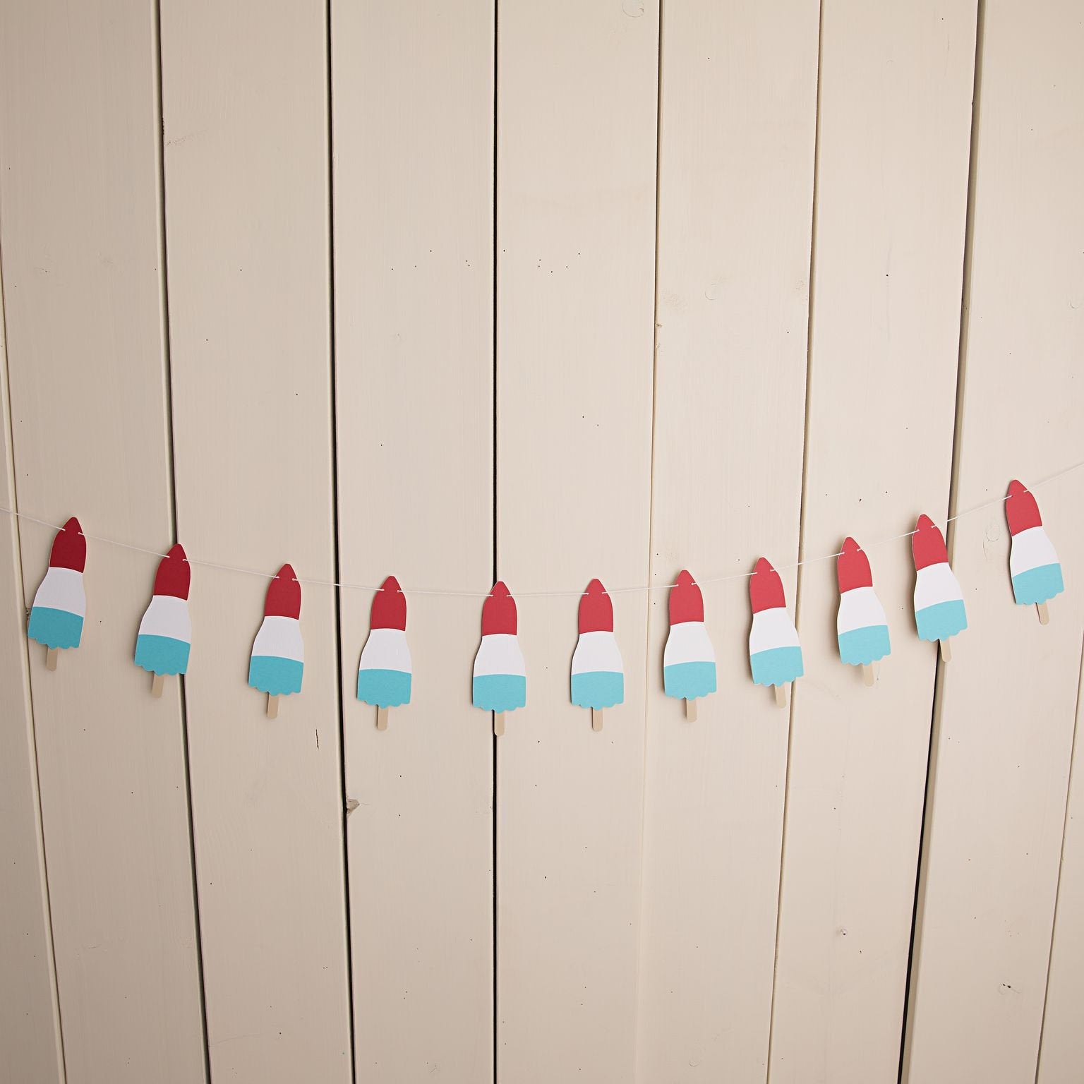 Popsicle Paper Garland - glitterpaperscissors
